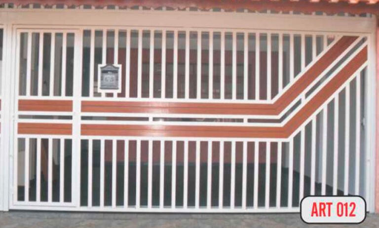 Portão de garagem em alumínio instalado pela PW Vidros em São Paulo