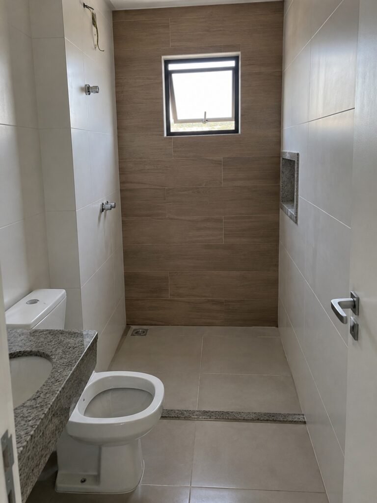 Box de banheiro antes da instalação, só com o desnível do piso pronto