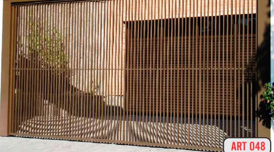 Portão de alumínio fabricado sob medida pela PW Vidros em São Paulo
